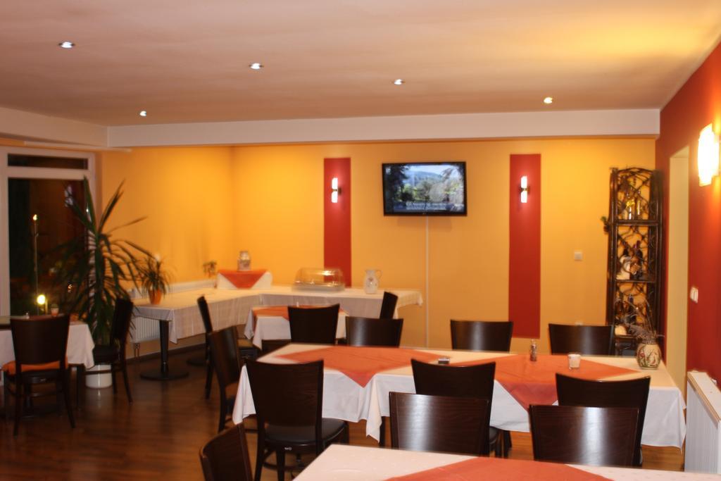 Pensiune Safrane Băile Herculane Extérieur photo